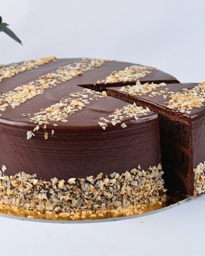 ferrero-rocher-cake-3960005_640